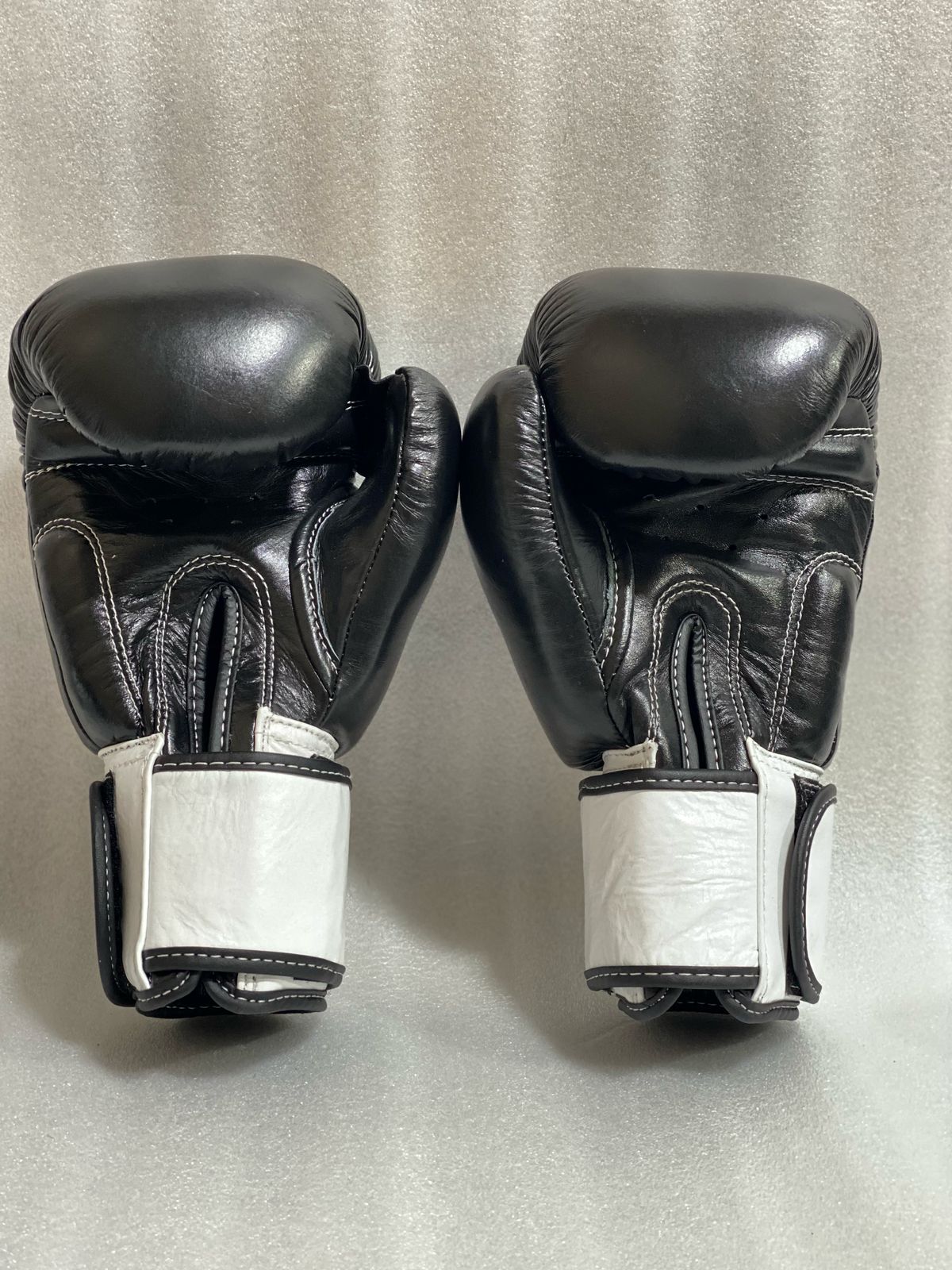 Boxing Gloves by Roll&Flow